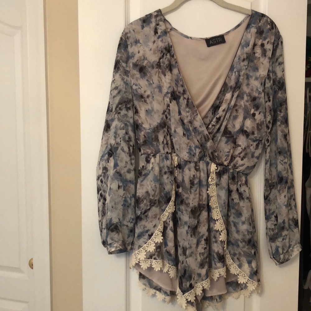 ASTR Long Sleeve Romper Size S/M